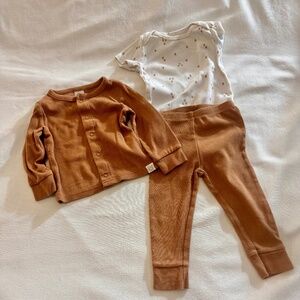 Carters Cardigan, Bodysuit & Pants Set
